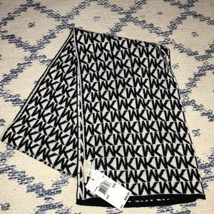 Never been worn Michael Kors scarf!